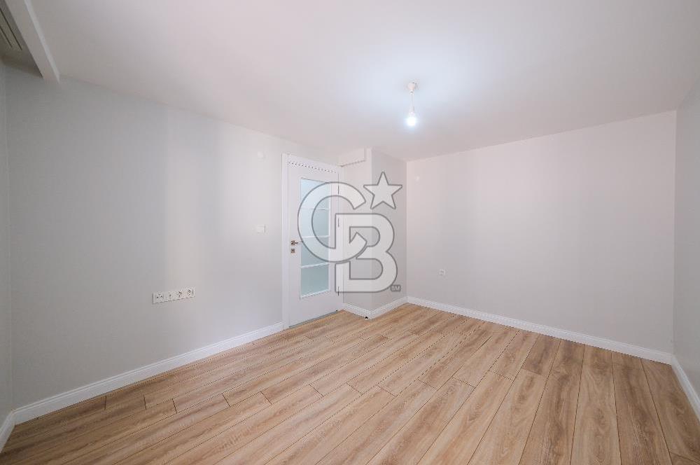 Köşe Konumda, Teraslı Tam Müstakil 3 Katlı Kiralık Bina