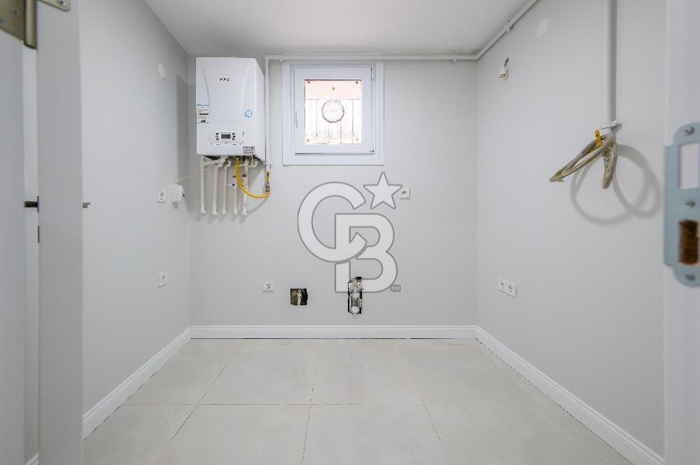 Köşe Konumda, Teraslı Tam Müstakil 3 Katlı Kiralık Bina