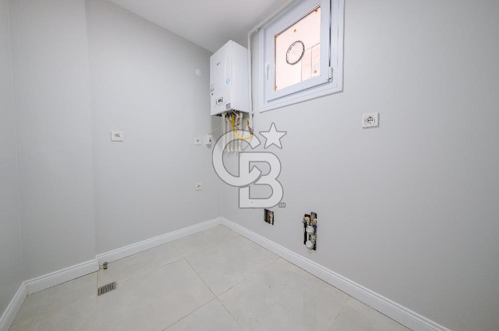 Köşe Konumda, Teraslı Tam Müstakil 3 Katlı Kiralık Bina