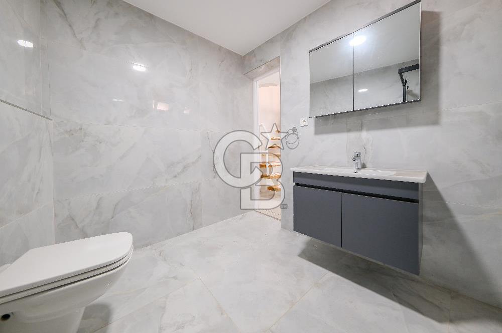 Köşe Konumda, Teraslı Tam Müstakil 3 Katlı Kiralık Bina