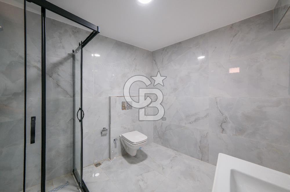 Köşe Konumda, Teraslı Tam Müstakil 3 Katlı Kiralık Bina