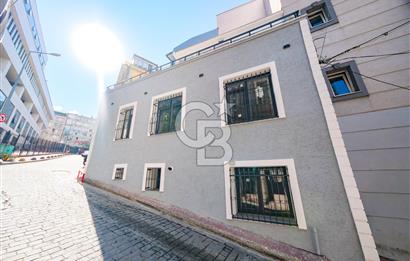 Köşe Konumda, Teraslı Tam Müstakil 3 Katlı Kiralık Bina
