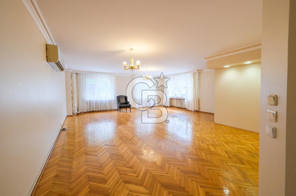 Bahçelievlerde Çift Cepheli, 220 m² Ferah 4+1 Satılık Daire