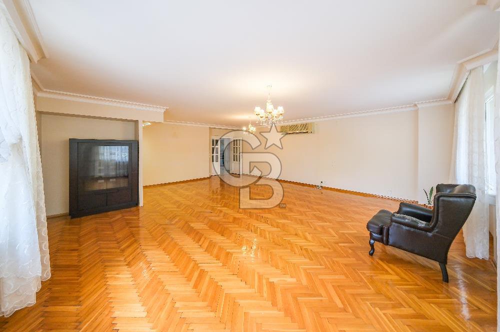 Bahçelievlerde Çift Cepheli, 220 m² Ferah 4+1 Satılık Daire