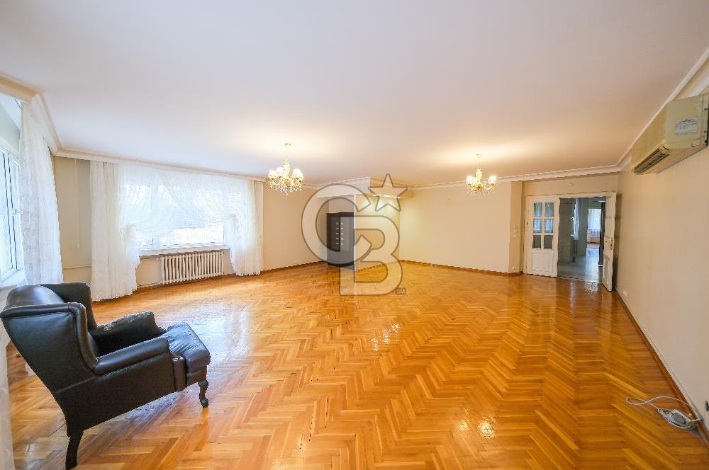 Bahçelievlerde Çift Cepheli, 220 m² Ferah 4+1 Satılık Daire
