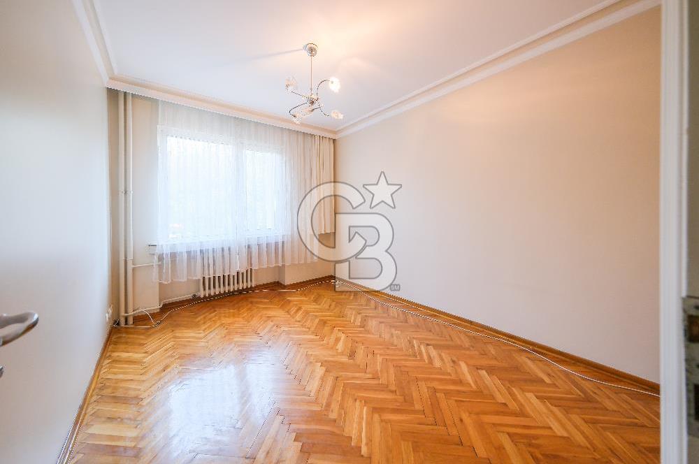 Bahçelievlerde Çift Cepheli, 220 m² Ferah 4+1 Satılık Daire