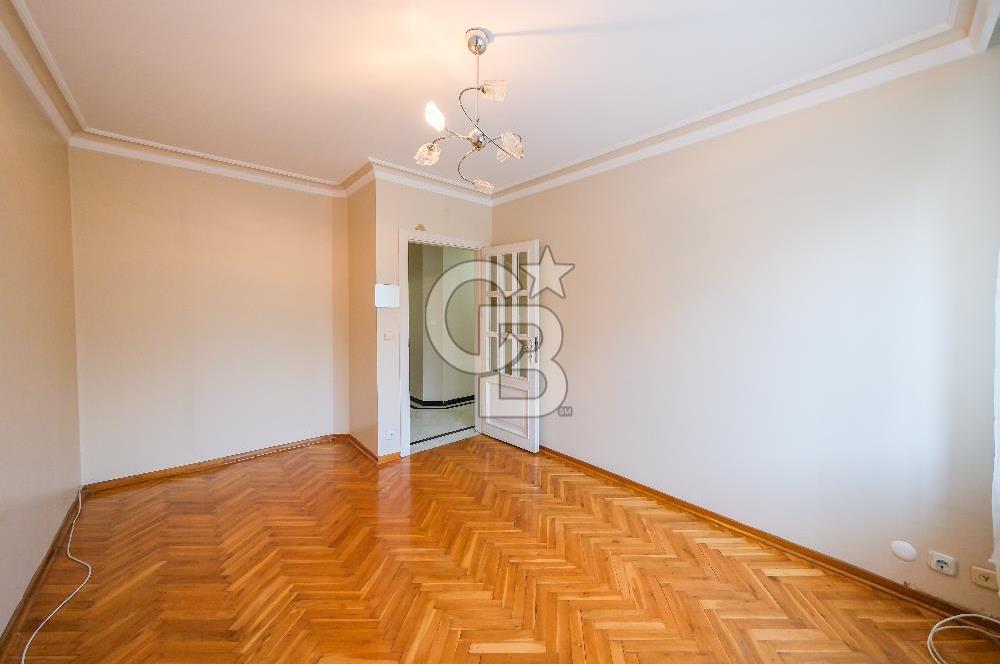 Bahçelievlerde Çift Cepheli, 220 m² Ferah 4+1 Satılık Daire