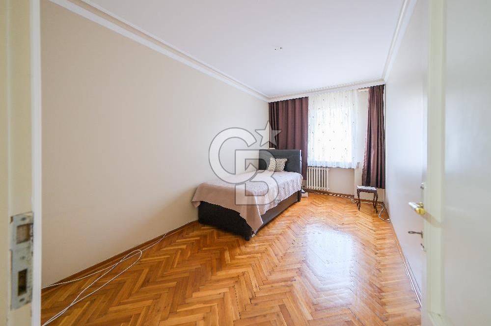 Bahçelievlerde Çift Cepheli, 220 m² Ferah 4+1 Satılık Daire