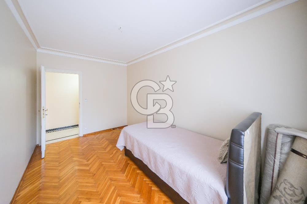 Bahçelievlerde Çift Cepheli, 220 m² Ferah 4+1 Satılık Daire