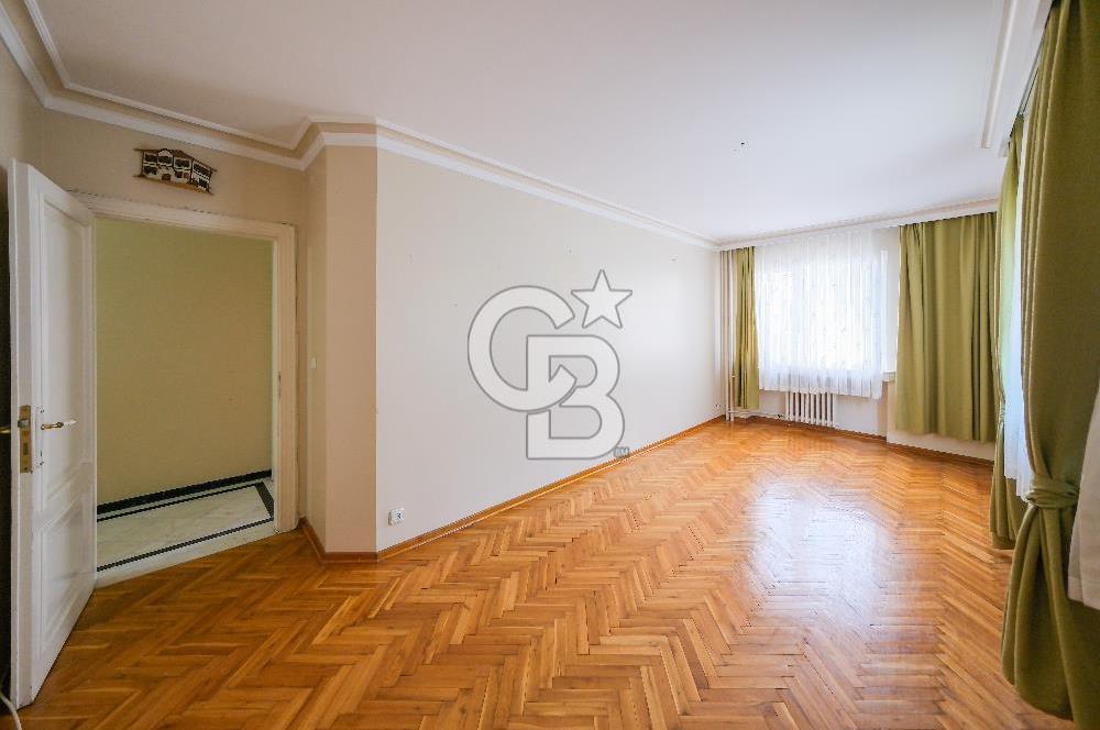 Bahçelievlerde Çift Cepheli, 220 m² Ferah 4+1 Satılık Daire