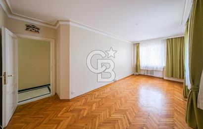 Bahçelievlerde Çift Cepheli, 220 m² Ferah 4+1 Satılık Daire