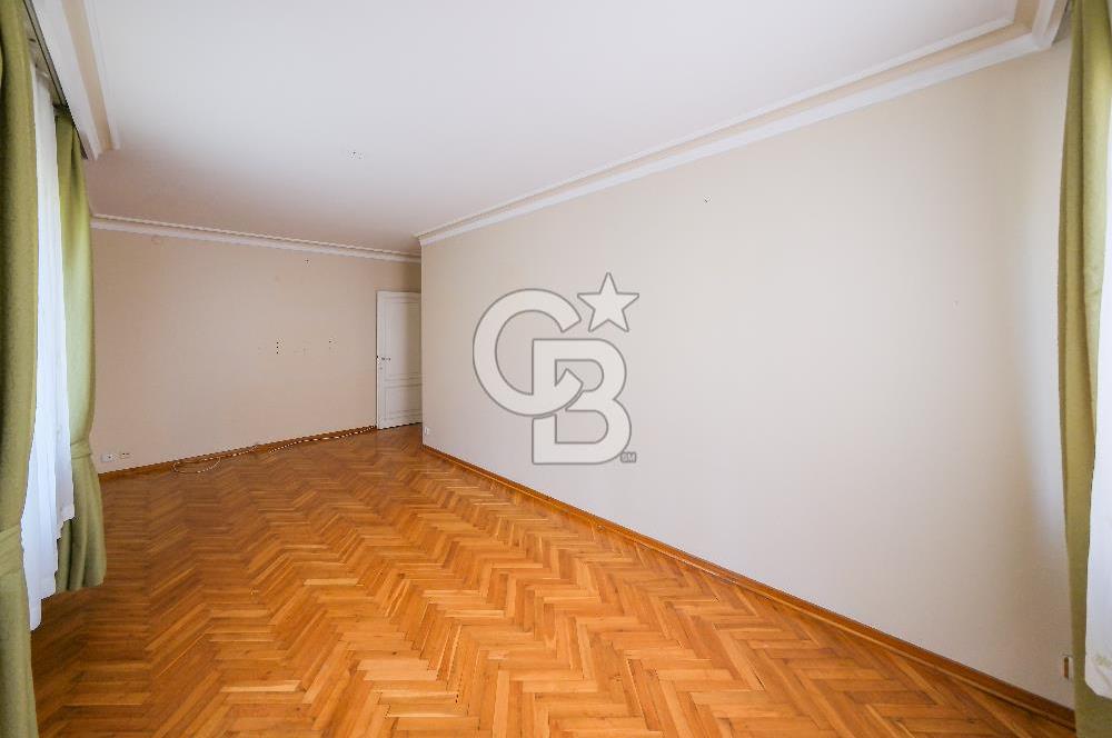 Bahçelievlerde Çift Cepheli, 220 m² Ferah 4+1 Satılık Daire