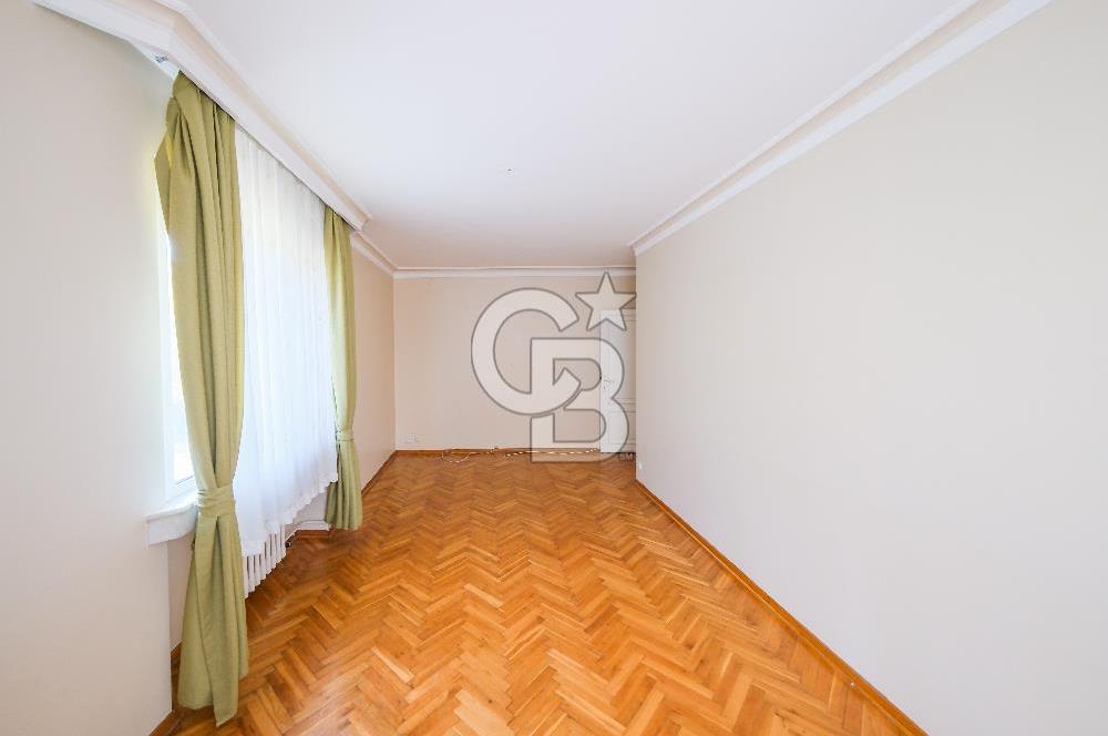 Bahçelievlerde Çift Cepheli, 220 m² Ferah 4+1 Satılık Daire