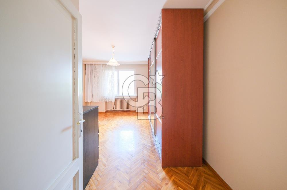 Bahçelievlerde Çift Cepheli, 220 m² Ferah 4+1 Satılık Daire