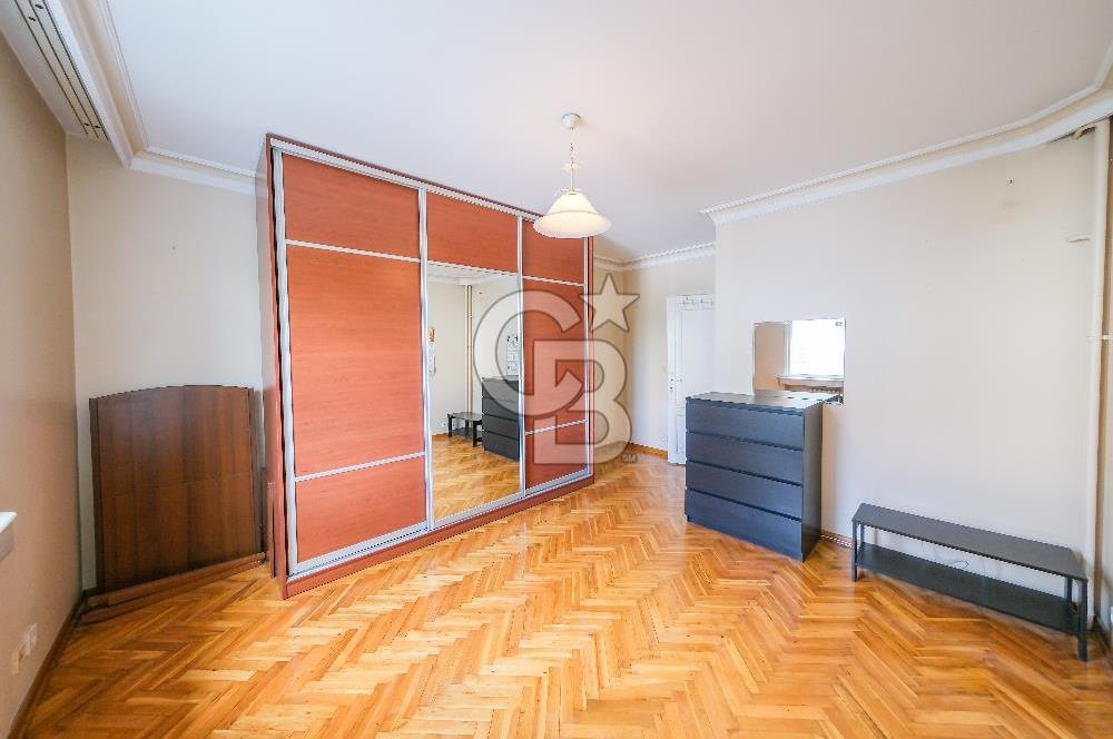 Bahçelievlerde Çift Cepheli, 220 m² Ferah 4+1 Satılık Daire