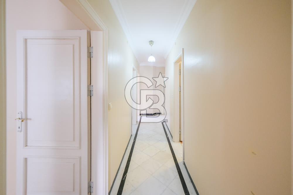 Bahçelievlerde Çift Cepheli, 220 m² Ferah 4+1 Satılık Daire