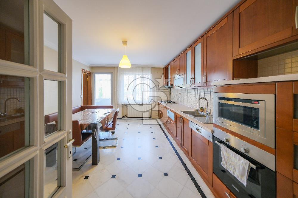 Bahçelievlerde Çift Cepheli, 220 m² Ferah 4+1 Satılık Daire