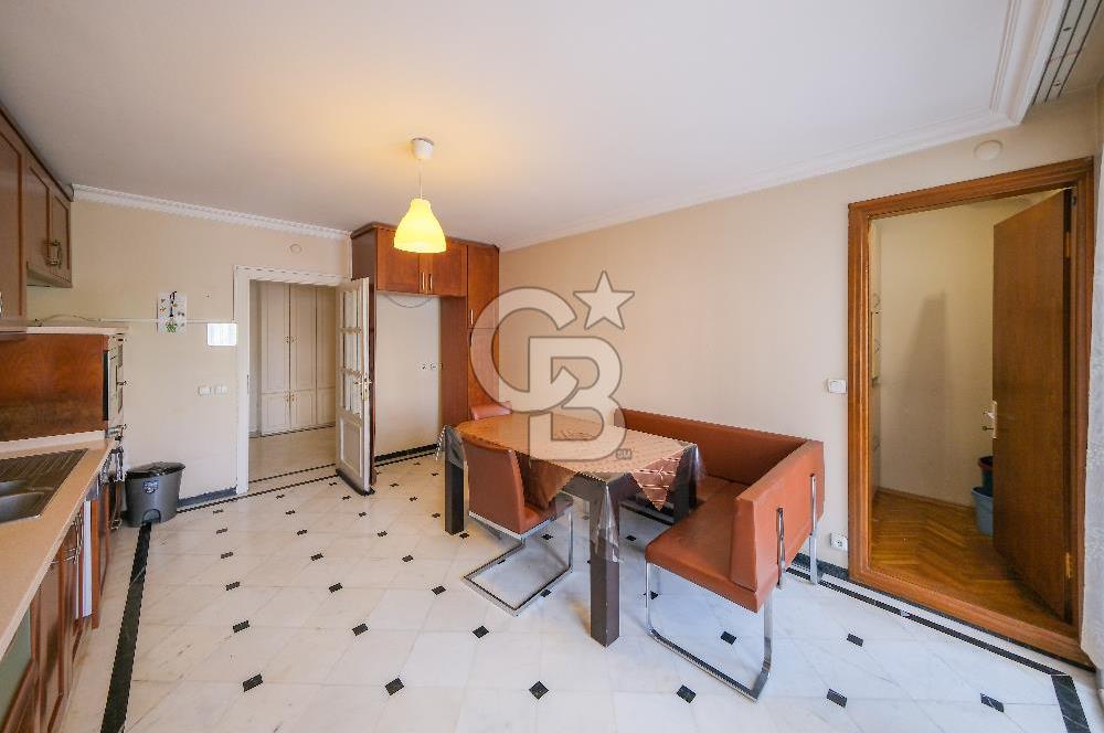 Bahçelievlerde Çift Cepheli, 220 m² Ferah 4+1 Satılık Daire