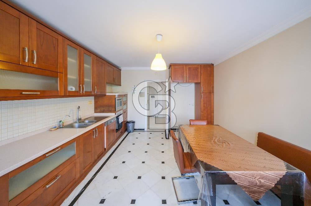 Bahçelievlerde Çift Cepheli, 220 m² Ferah 4+1 Satılık Daire