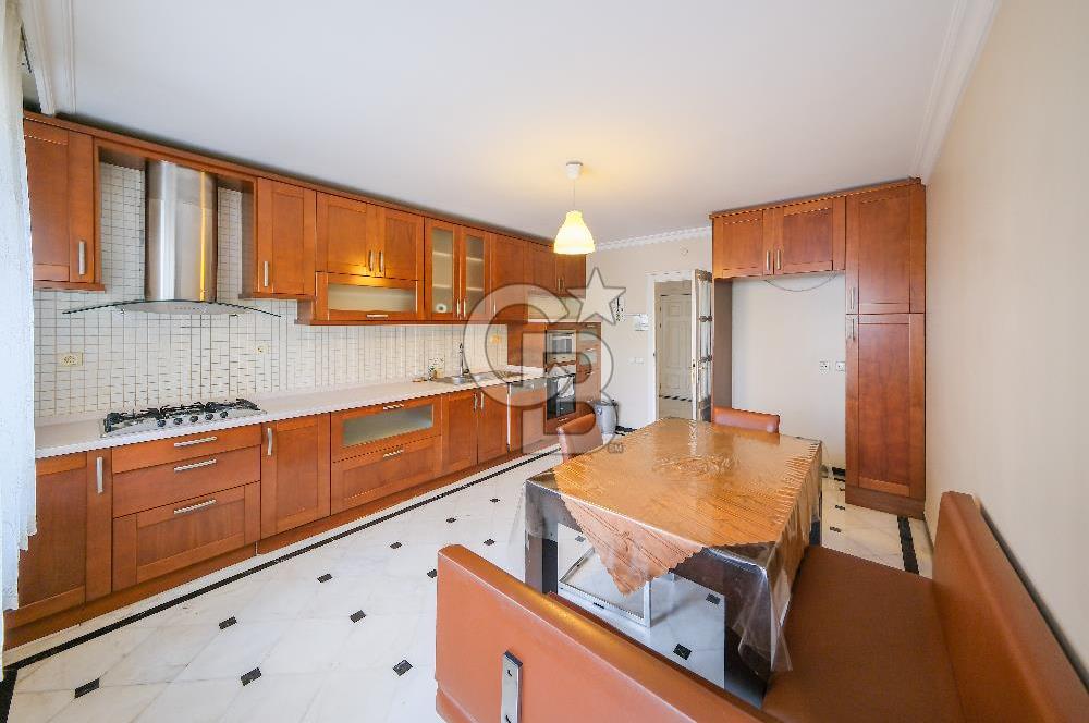 Bahçelievlerde Çift Cepheli, 220 m² Ferah 4+1 Satılık Daire
