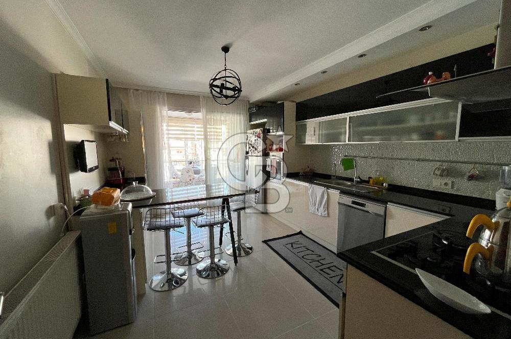 KAPALI OTOPARKLI, 13 YILLIK BİNADA, EBEVEYN BANYOLU 165m2 NET 3+1 ARAKAT SATILIK DAİRE