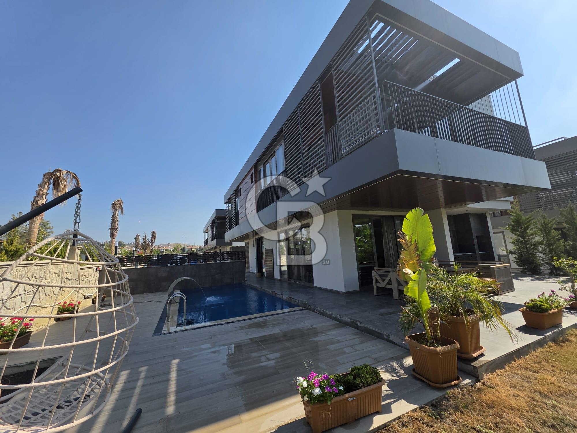 ÖZEL KORULUK ALANI İLE HAVUZLU BAHÇELİ SATILIK VİLLA