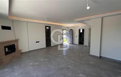 Karaburun Saip Mahallesi'nde Doğa ve Deniz Manzaralı Villa