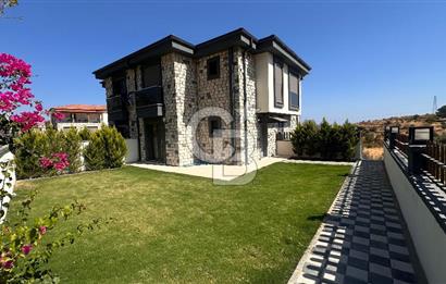Karaburun Saip Mahallesi'nde Doğa ve Deniz Manzaralı Villa