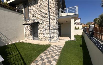 Karaburun Saip Mahallesi'nde Doğa ve Deniz Manzaralı Villa