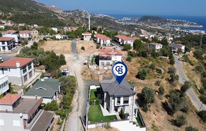Karaburun Saip Mahallesi'nde Doğa ve Deniz Manzaralı Villa
