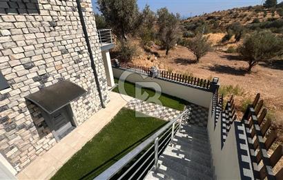 Karaburun Saip Mahallesi'nde Doğa ve Deniz Manzaralı Villa