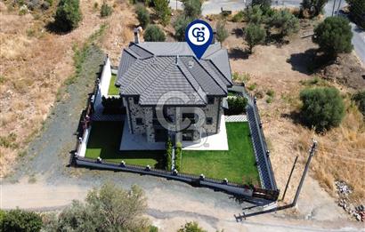 Karaburun Saip Mahallesi'nde Doğa ve Deniz Manzaralı Villa