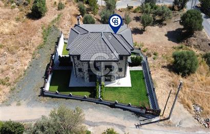 Karaburun Saip Mahallesi'nde Doğa ve Deniz Manzaralı Villa