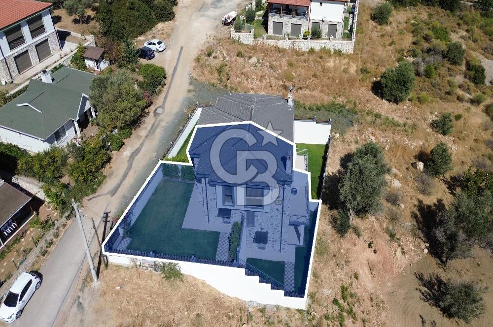 Karaburun Saip Mahallesi'nde Doğa ve Deniz Manzaralı Villa