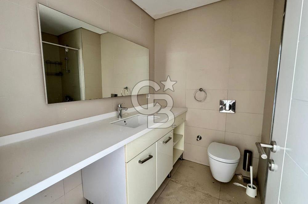 İstanbul Saraylarında Gölet ve Peyzaj Manzaralı Kiralık 1+1