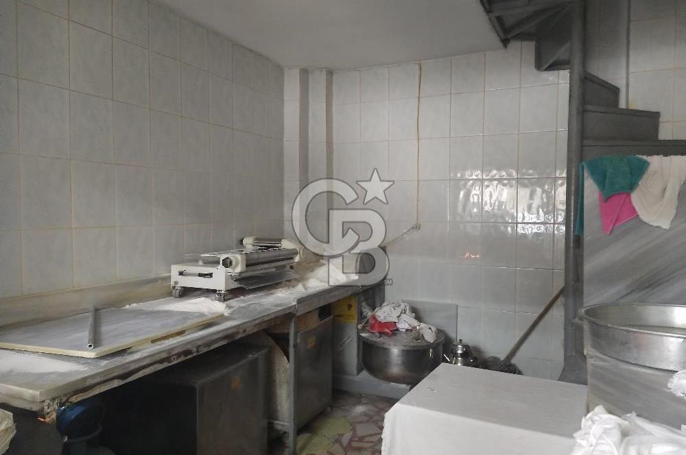Zeytinburnu merkezi konumda,iki odalı,asma katlı dükkan