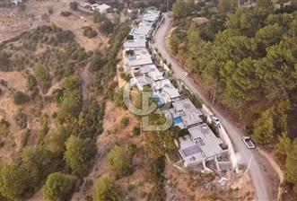 CB GİZ'DEN KAŞ ÜZÜMLÜ'DE SATILIK 3 ADET VİLLA