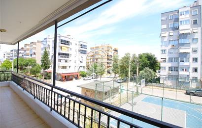 Gaziemir Merkezde Geniş Arakat Satılık Daire