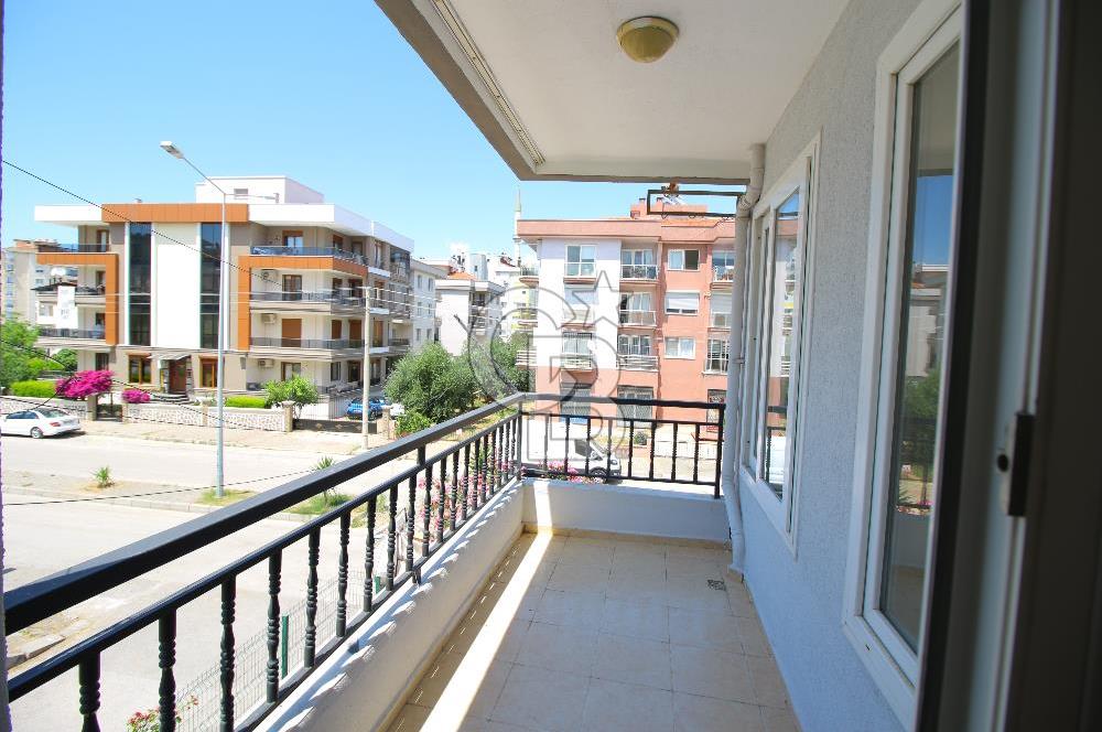 Gaziemir Merkezde Geniş Arakat Satılık Daire