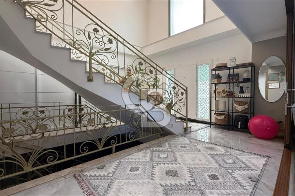 Bornova Atatürk Mah. Homeros Vadisi Manzaralı 7+1 Satılık Villa