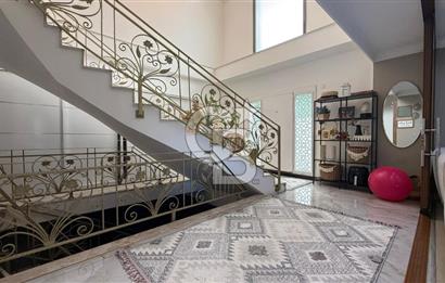 Bornova Atatürk Mah. Homeros Vadisi Manzaralı 7+1 Satılık Villa