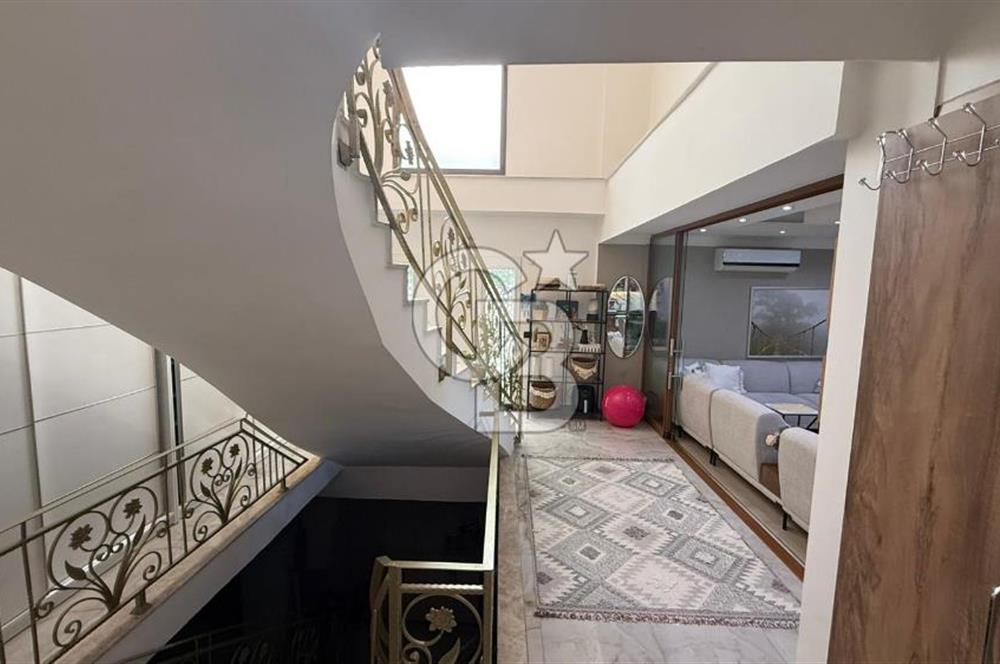 Bornova Atatürk Mah. Homeros Vadisi Manzaralı 7+1 Satılık Villa