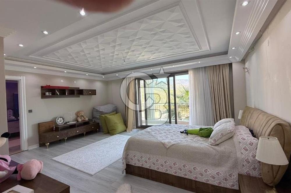 Bornova Atatürk Mah. Homeros Vadisi Manzaralı 7+1 Satılık Villa
