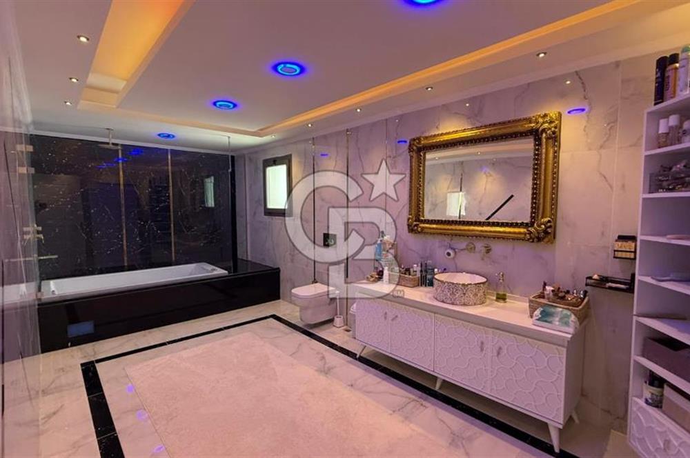Bornova Atatürk Mah. Homeros Vadisi Manzaralı 7+1 Satılık Villa