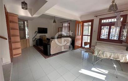 FIRSAT !! İpekkum Plajında 5+1 Tadilatlı Tripleks Bahçeli Villa