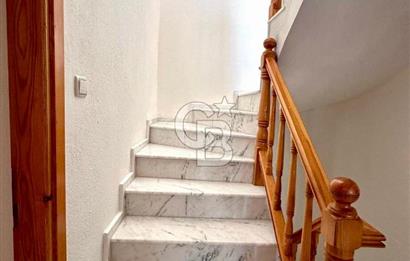 FIRSAT !! İpekkum Plajında 5+1 Tadilatlı Tripleks Bahçeli Villa