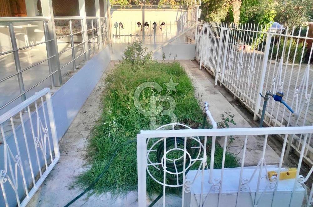 FIRSAT !! İpekkum Plajında 5+1 Tadilatlı Tripleks Bahçeli Villa