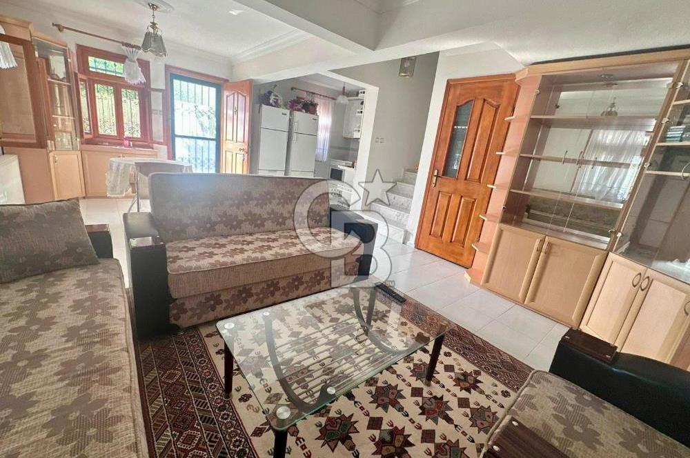 FIRSAT !! İpekkum Plajında 5+1 Tadilatlı Tripleks Bahçeli Villa