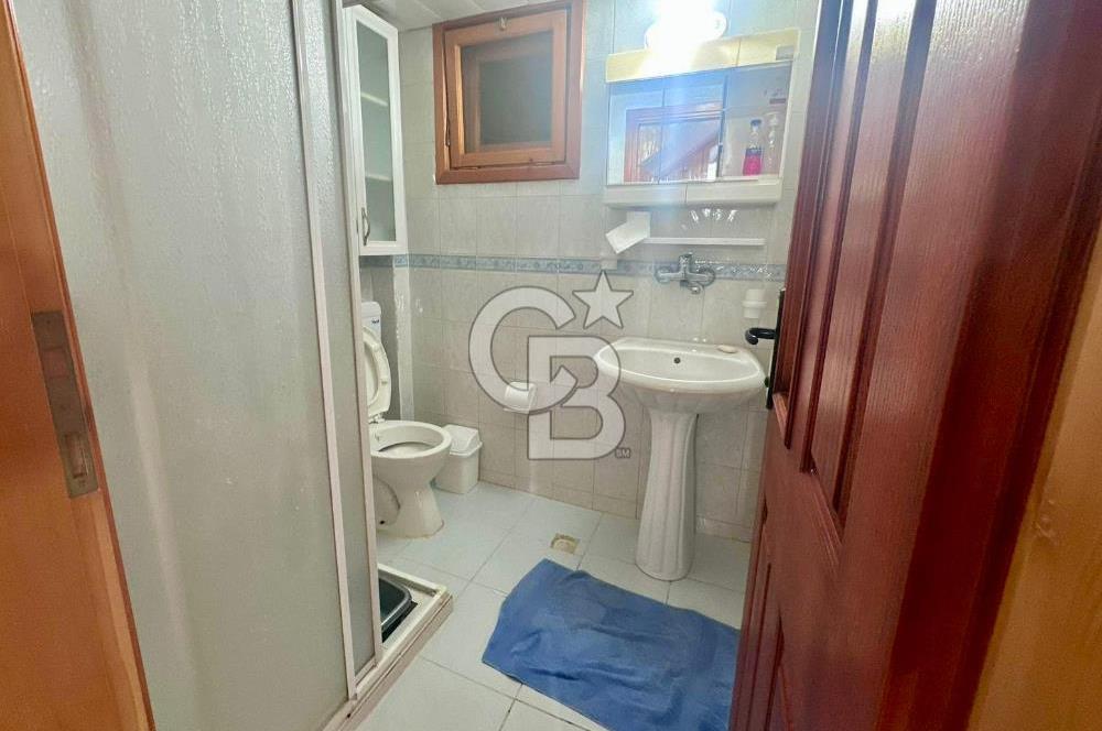 FIRSAT !! İpekkum Plajında 5+1 Tadilatlı Tripleks Bahçeli Villa