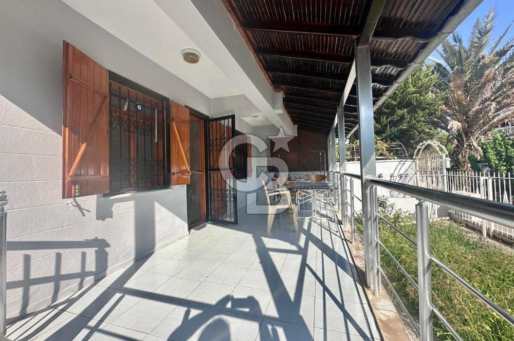 FIRSAT !! İpekkum Plajında 5+1 Tadilatlı Tripleks Bahçeli Villa